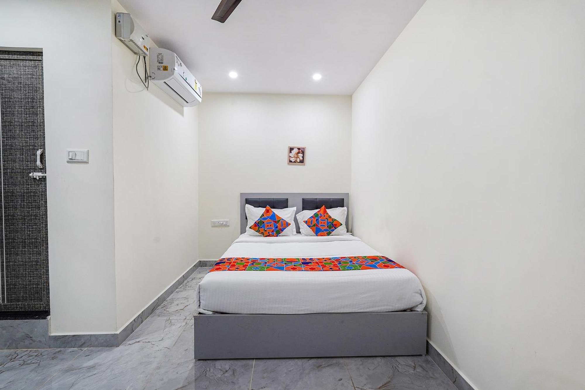 Ivory Pearl Hotel Bangalore Buitenkant foto