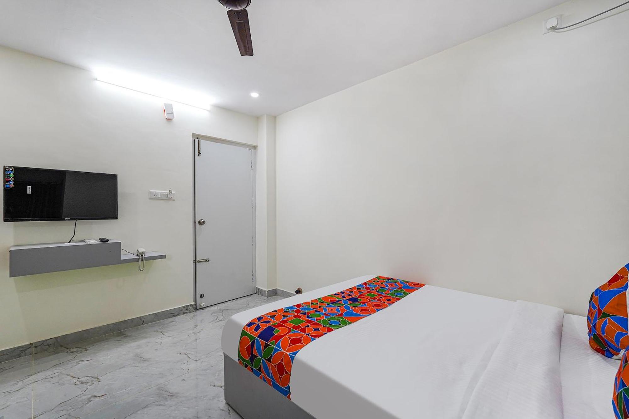 Ivory Pearl Hotel Bangalore Buitenkant foto