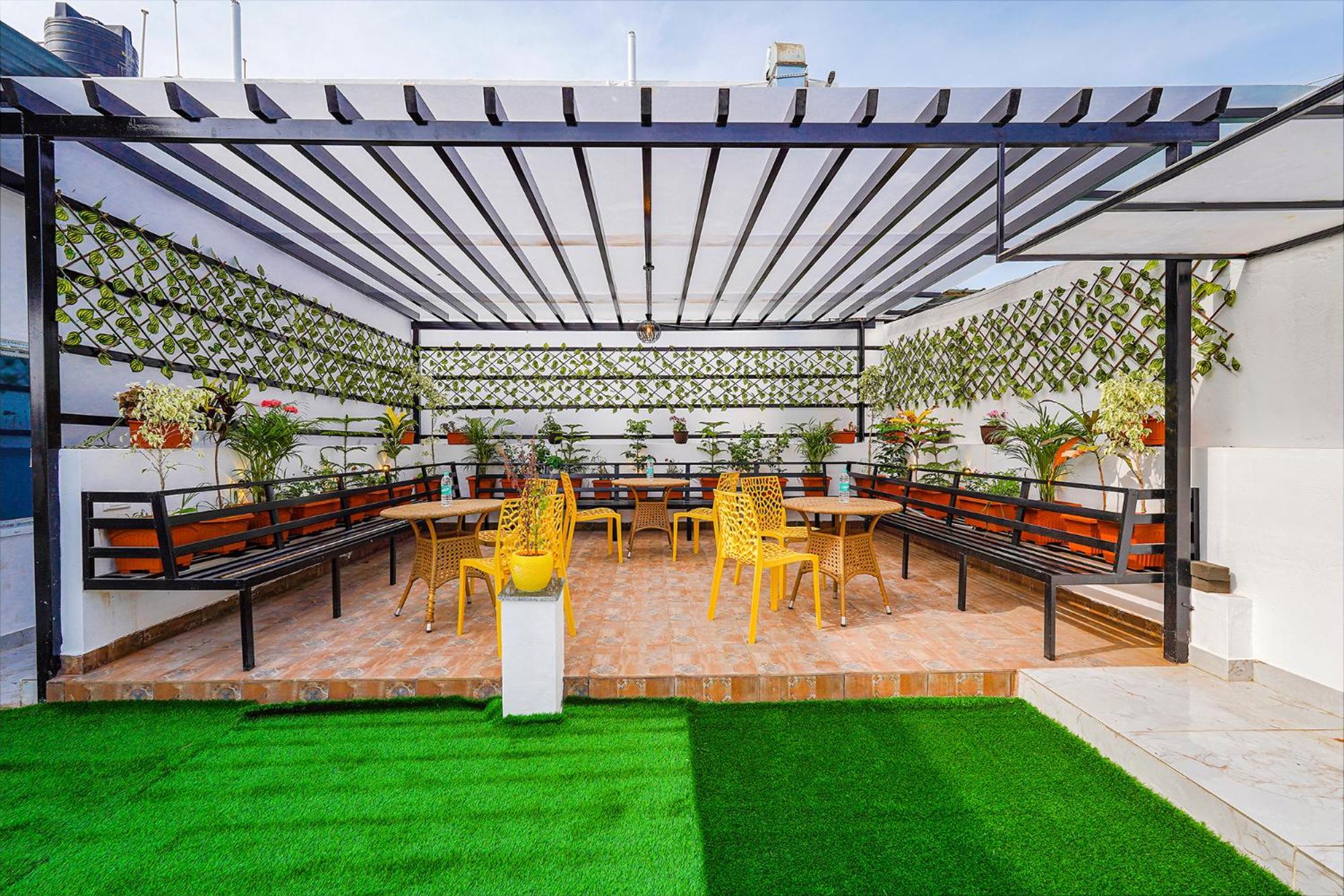 Ivory Pearl Hotel Bangalore Buitenkant foto