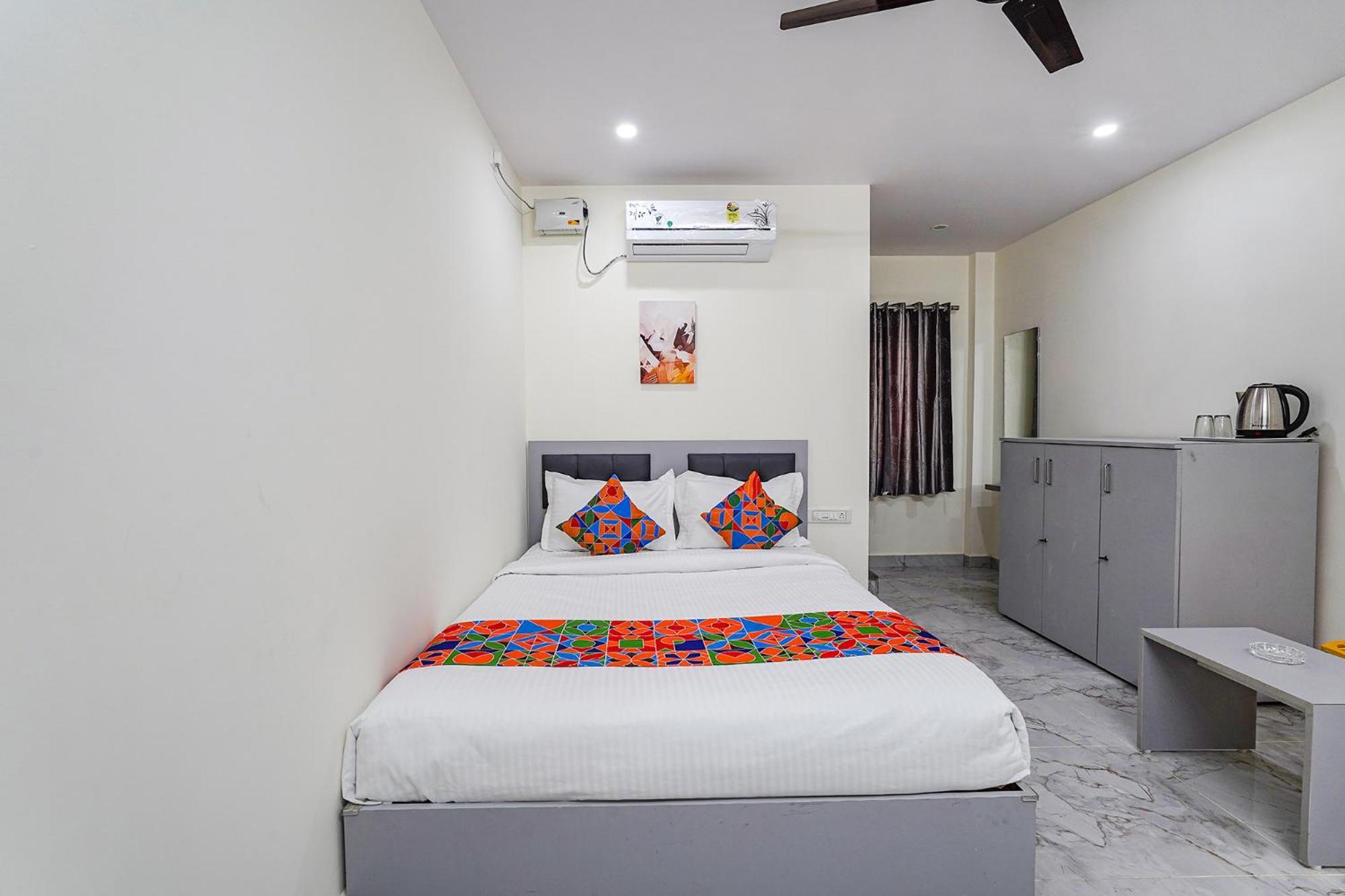 Ivory Pearl Hotel Bangalore Buitenkant foto