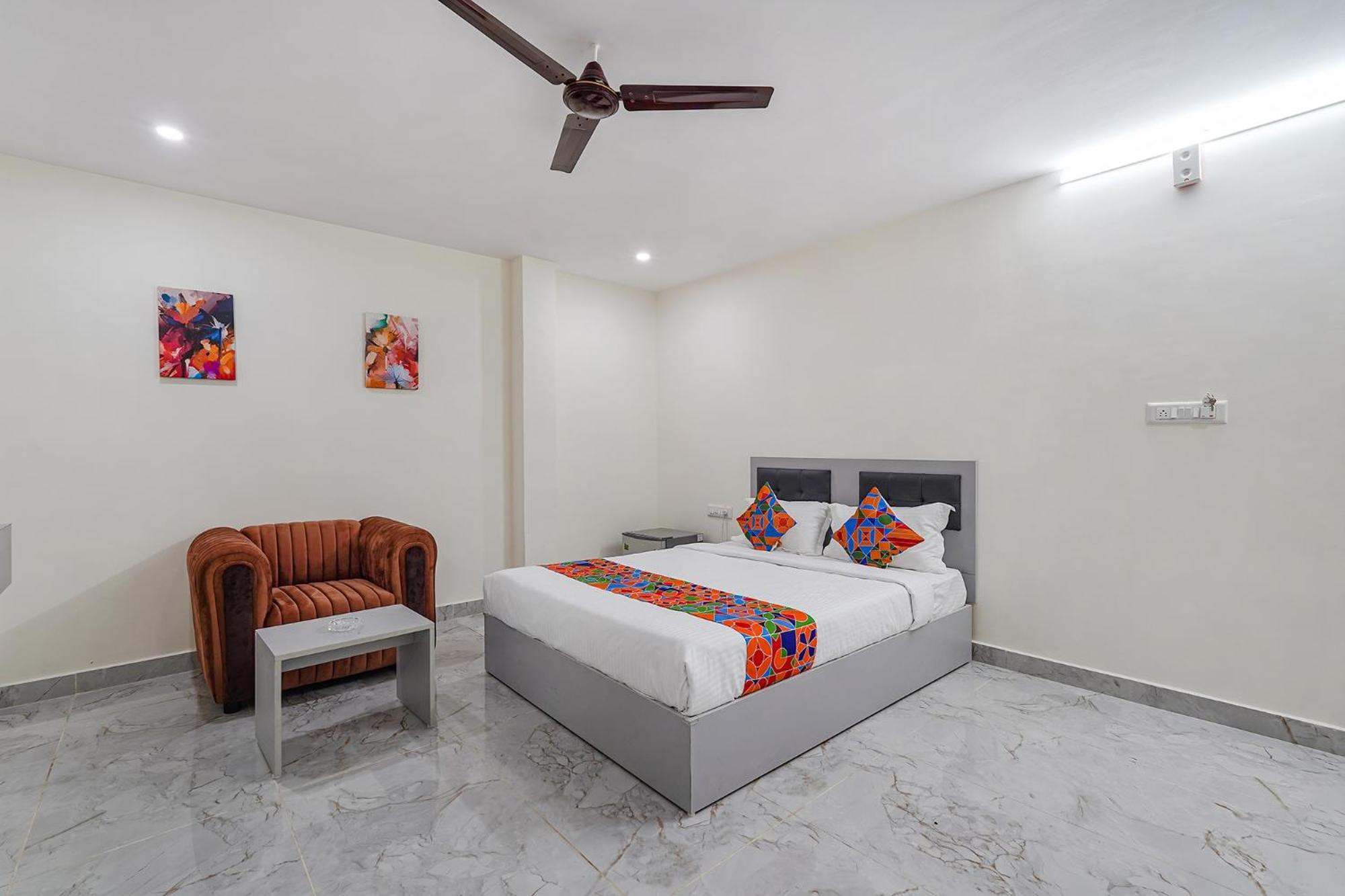 Ivory Pearl Hotel Bangalore Buitenkant foto
